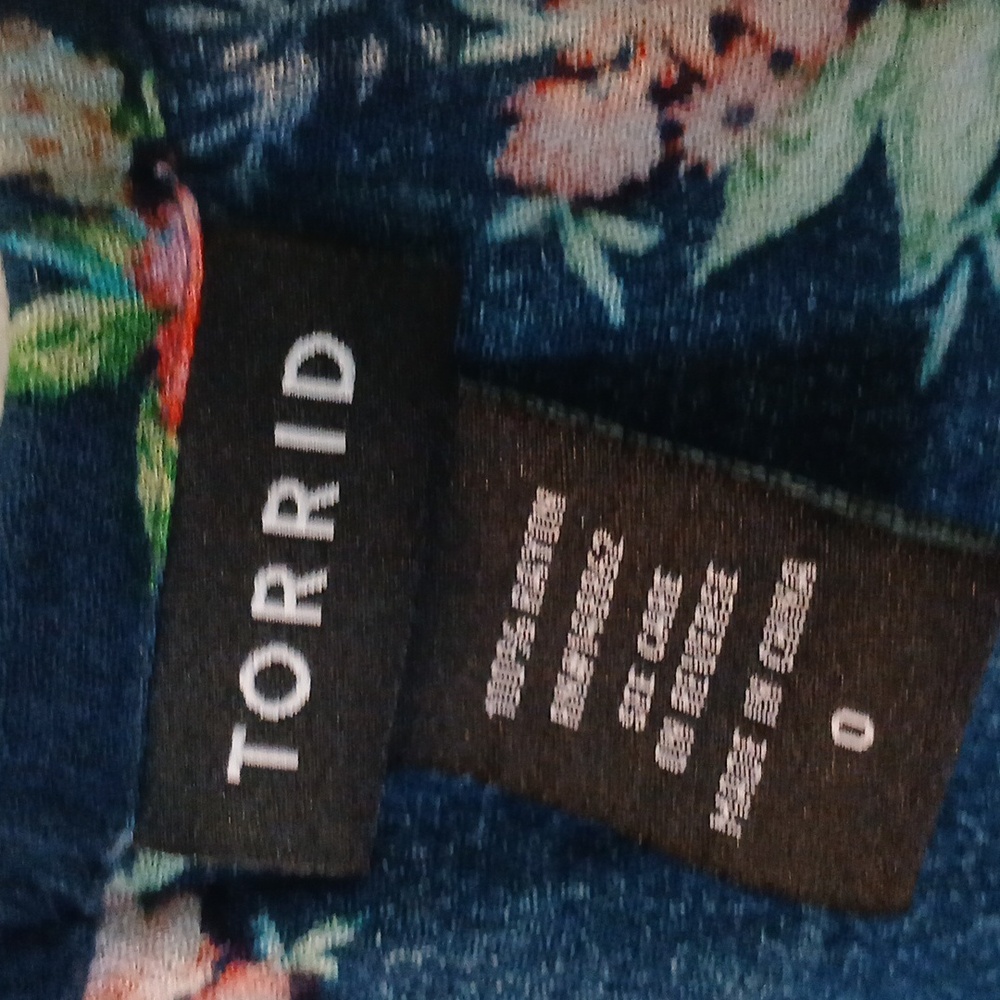Torrid Blue Floral Sleeveless Button Down Blouse Size 0 - Picture 7 of 8